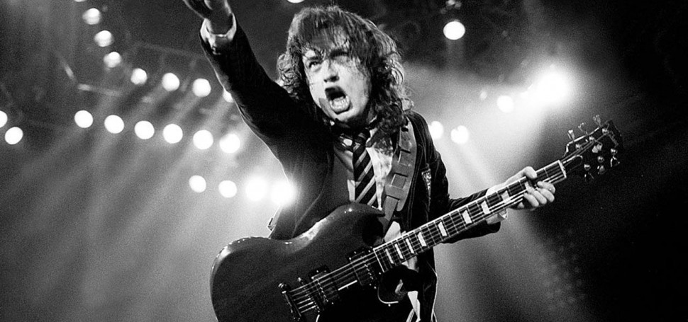 angus-young-snap-1504582574-large